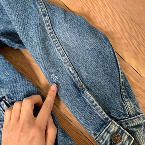Vintage Levi’s Denim Jacket 70506-0216 Medium Blue Wash - Picture 8 of 9